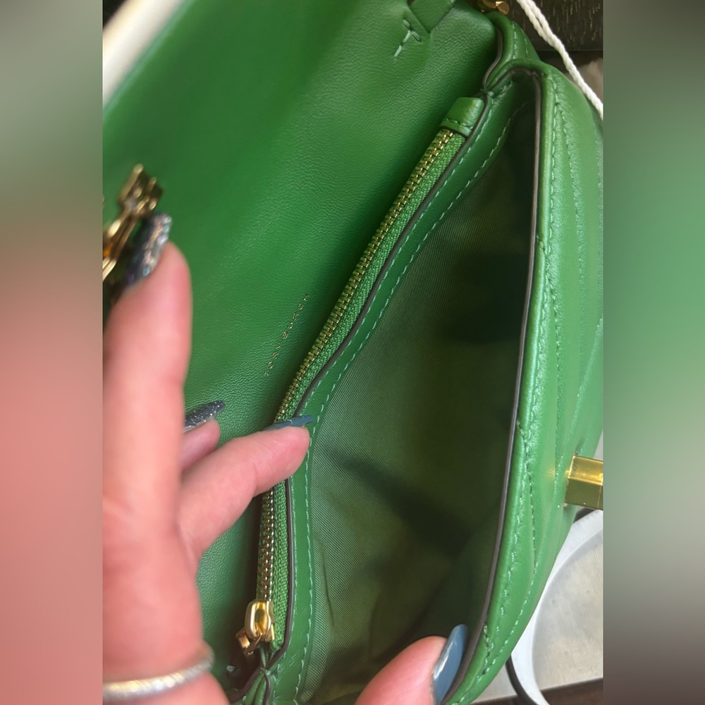 Tory Burch Green Quilted Crossbody with White Trim and Gold Logo - Picture 9 of 15